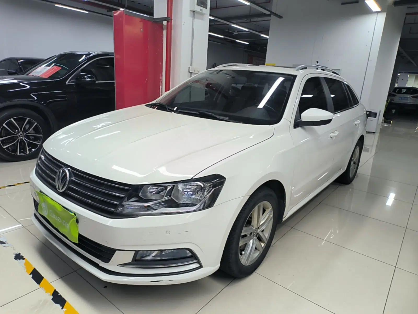 Volkswagen Gran Lavida 2015 1.6L Automatic Comfort Edition — миниатюра 1