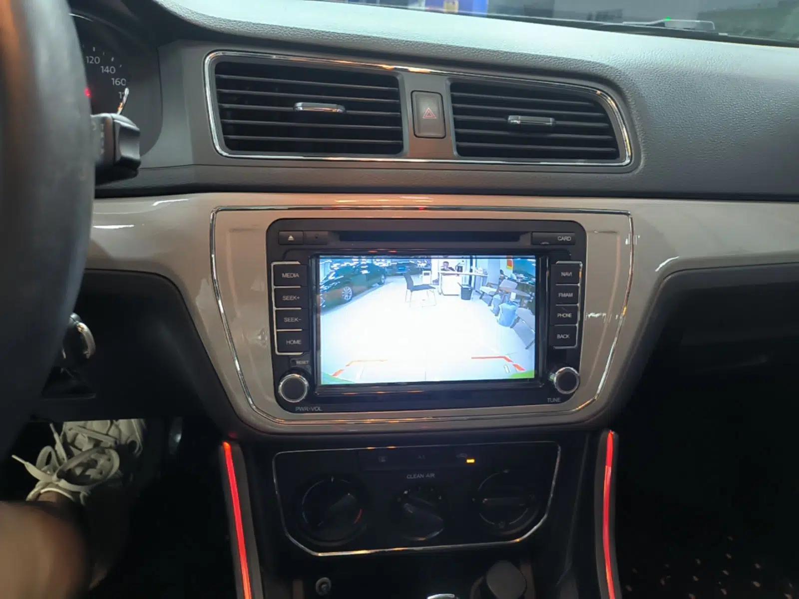 Volkswagen Gran Lavida 2015 1.6L Automatic Comfort Edition — миниатюра 15