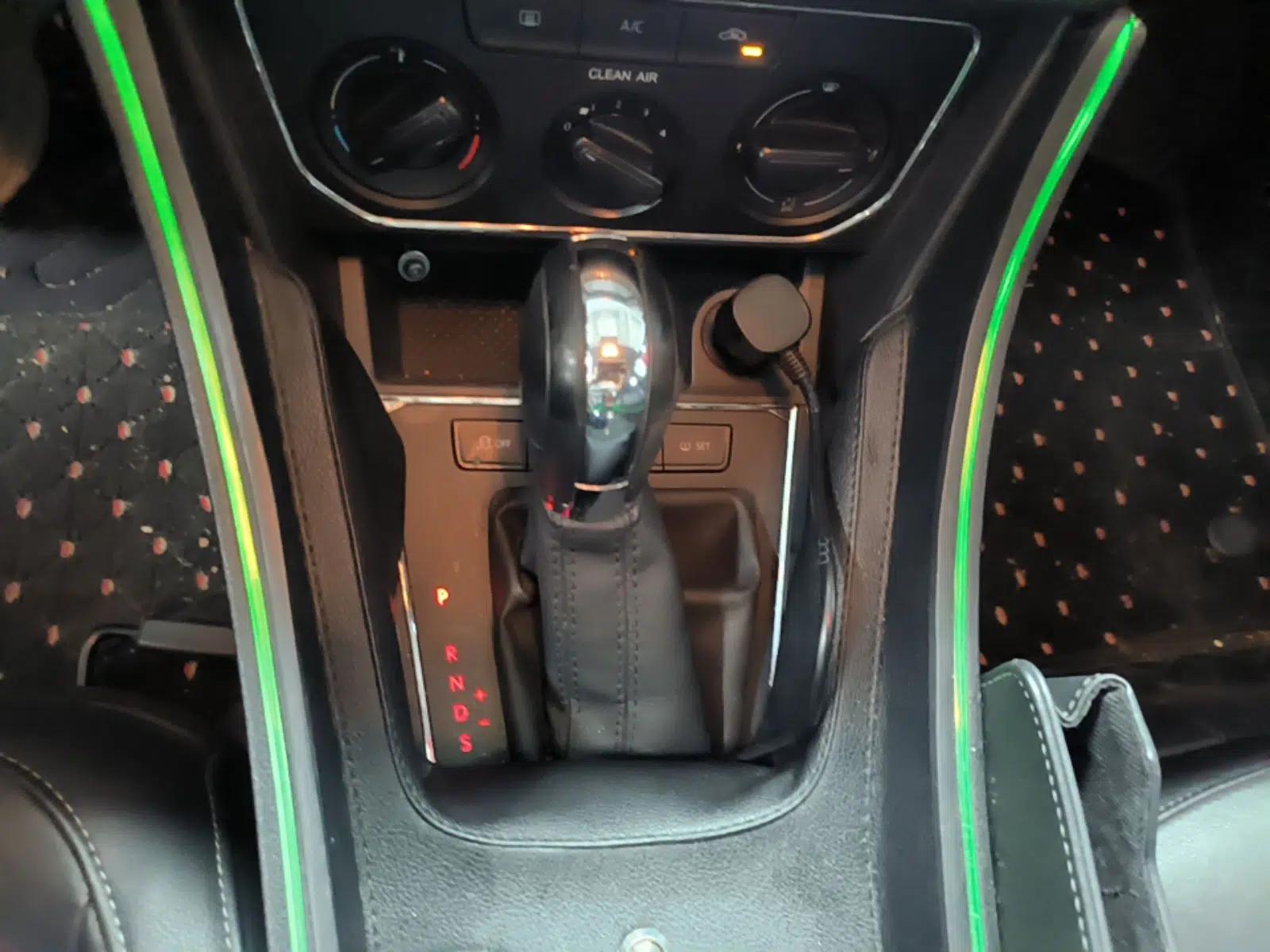 Volkswagen Gran Lavida 2015 1.6L Automatic Comfort Edition — миниатюра 16