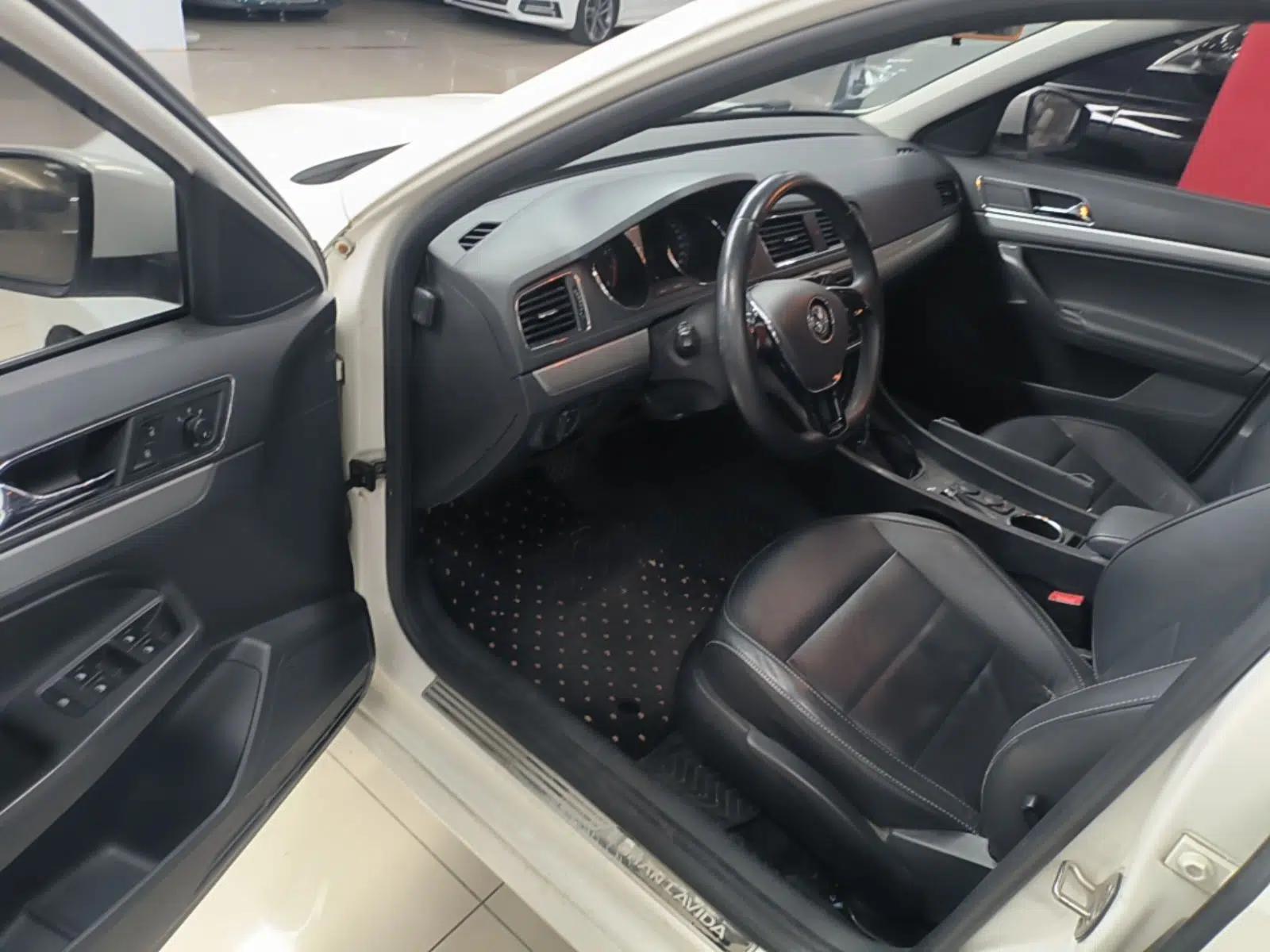 Volkswagen Gran Lavida 2015 1.6L Automatic Comfort Edition — миниатюра 18