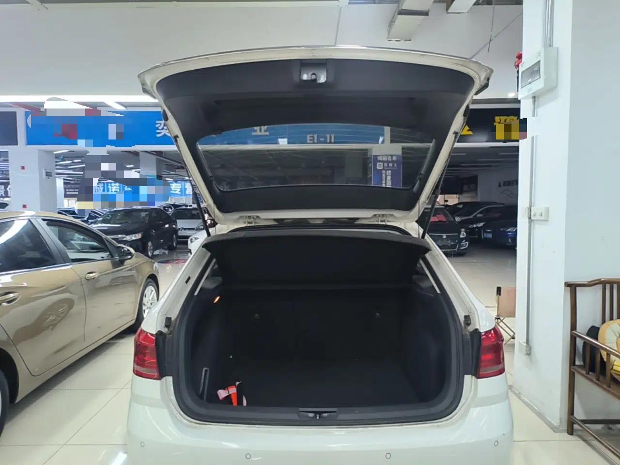 Volkswagen Gran Lavida 2015 1.6L Automatic Comfort Edition — миниатюра 22