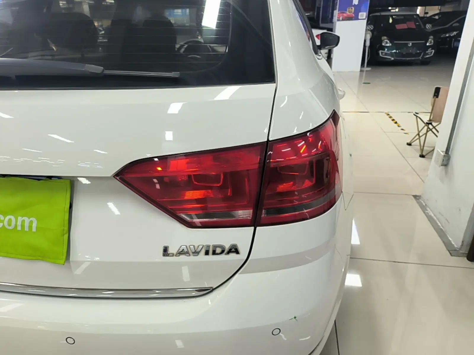 Volkswagen Gran Lavida 2015 1.6L Automatic Comfort Edition — миниатюра 9