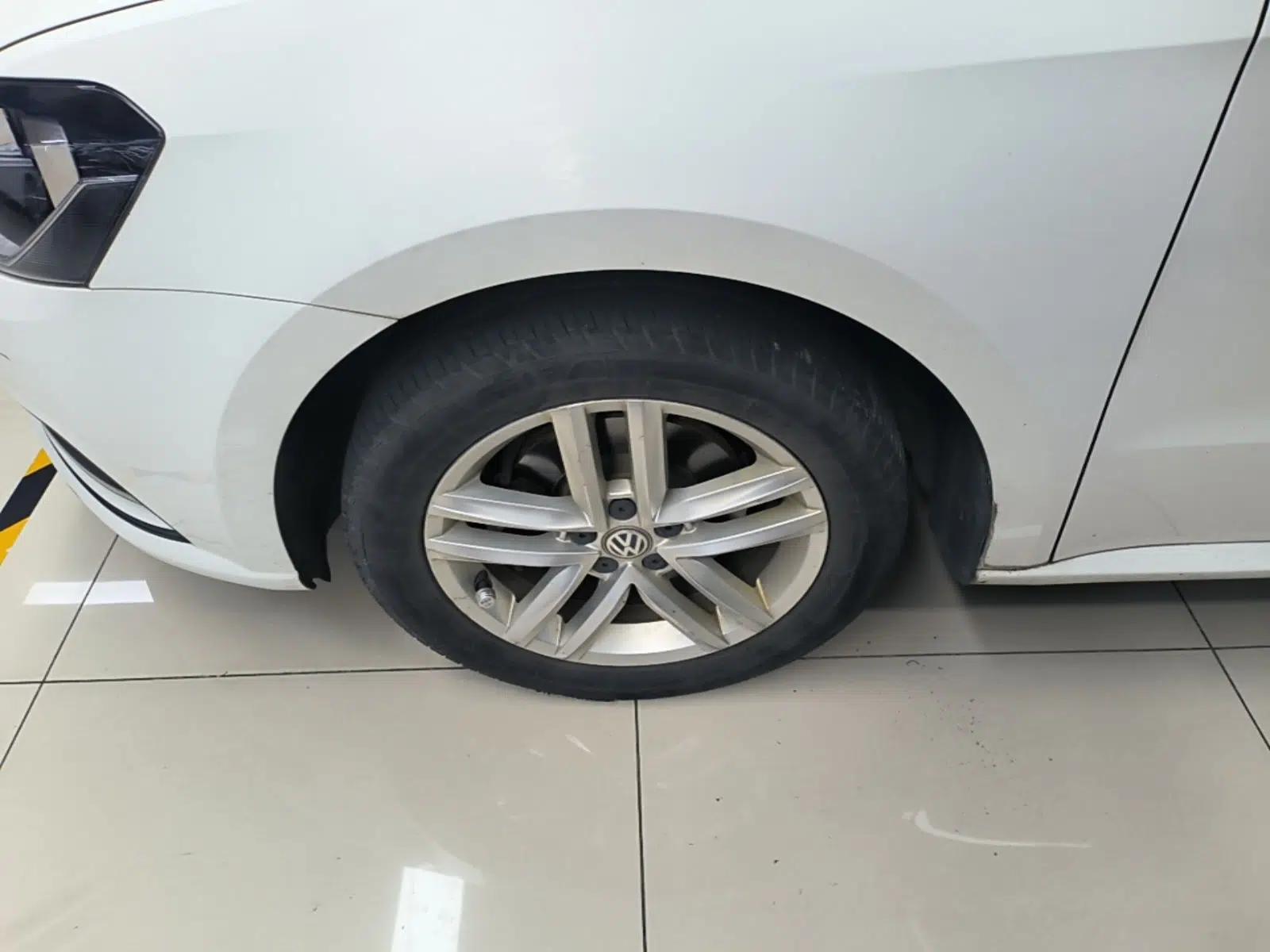 Volkswagen Gran Lavida 2015 1.6L Automatic Comfort Edition — миниатюра 10