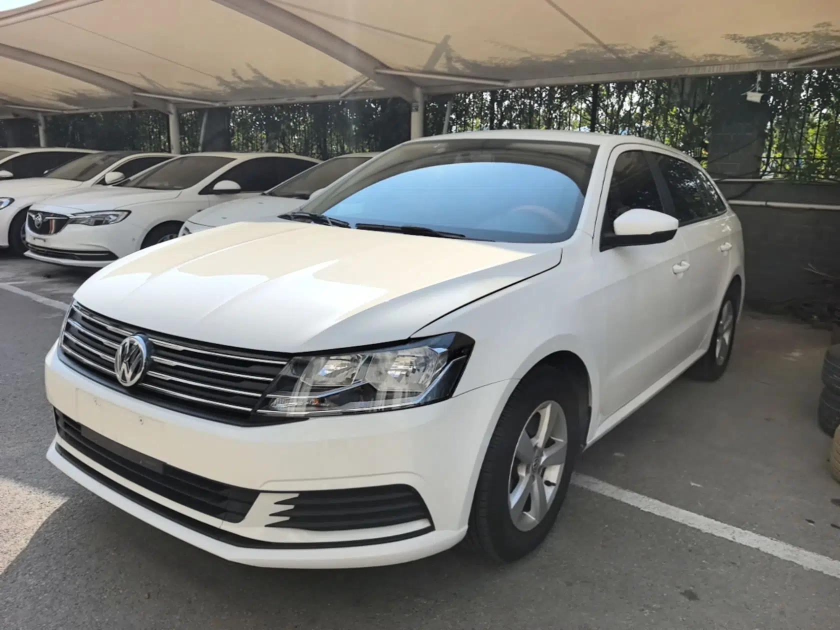 Volkswagen Gran Lavida 2015 1.6L Automatic Fashion Edition — миниатюра 1