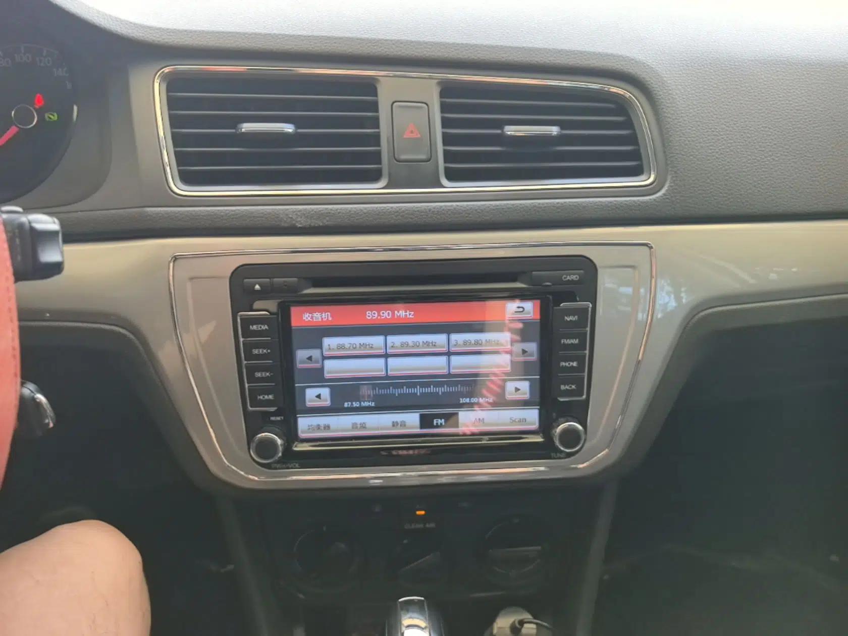 Volkswagen Gran Lavida 2015 1.6L Automatic Fashion Edition — миниатюра 15