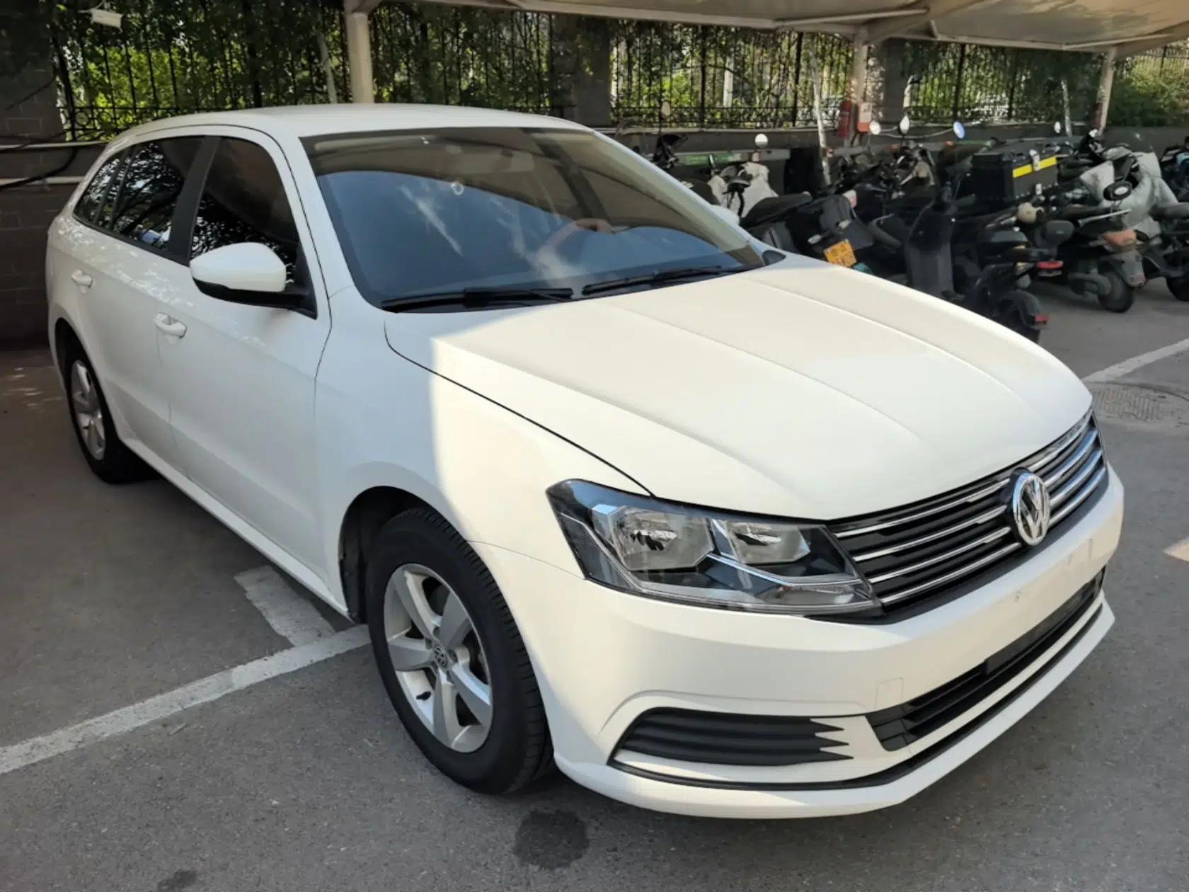 Volkswagen Gran Lavida 2015 1.6L Automatic Fashion Edition — миниатюра 3