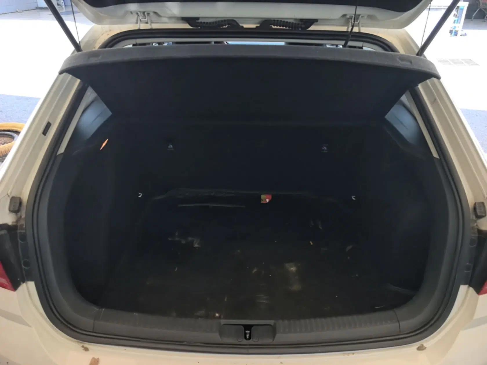 Volkswagen Gran Lavida 2015 1.6L Automatic Fashion Edition — миниатюра 22