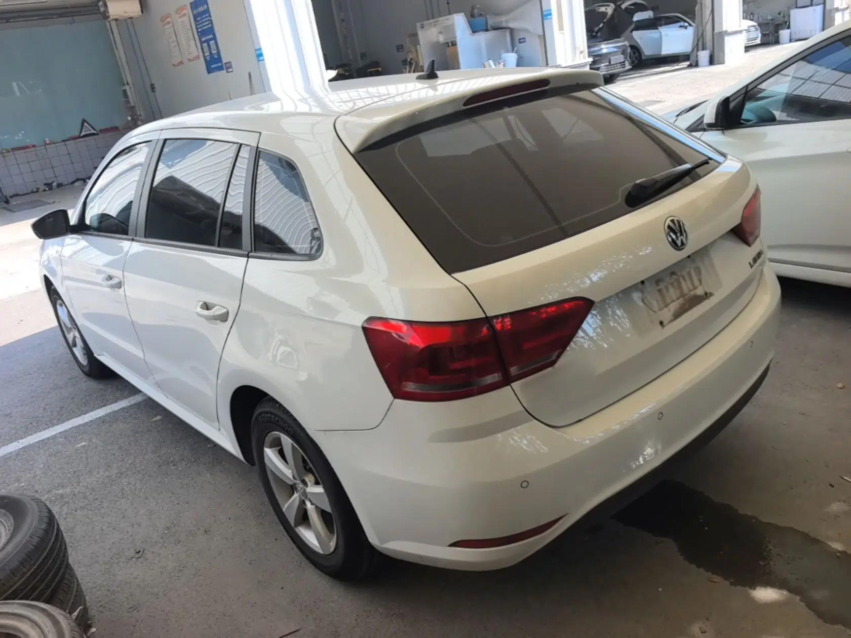 Volkswagen Gran Lavida 2015 1.6L Automatic Fashion Edition — миниатюра 4