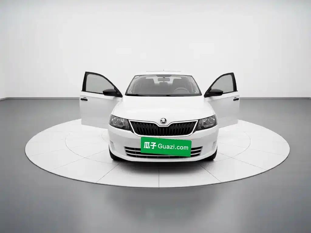Rapid 2016 1.6L Manual Forward Edition — миниатюра 2