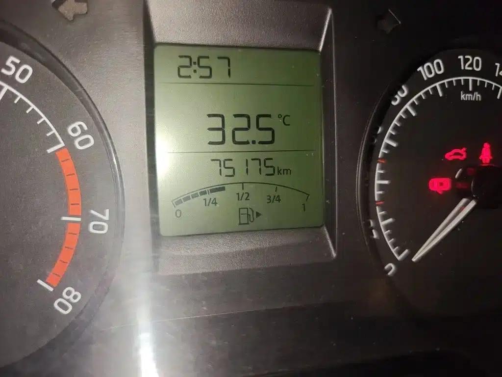 Rapid 2016 1.6L Manual Forward Edition — миниатюра 13