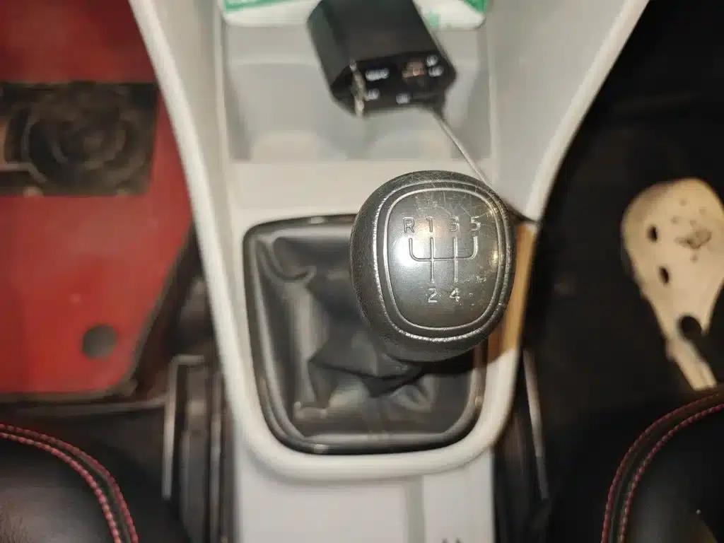 Rapid 2016 1.6L Manual Forward Edition — миниатюра 15