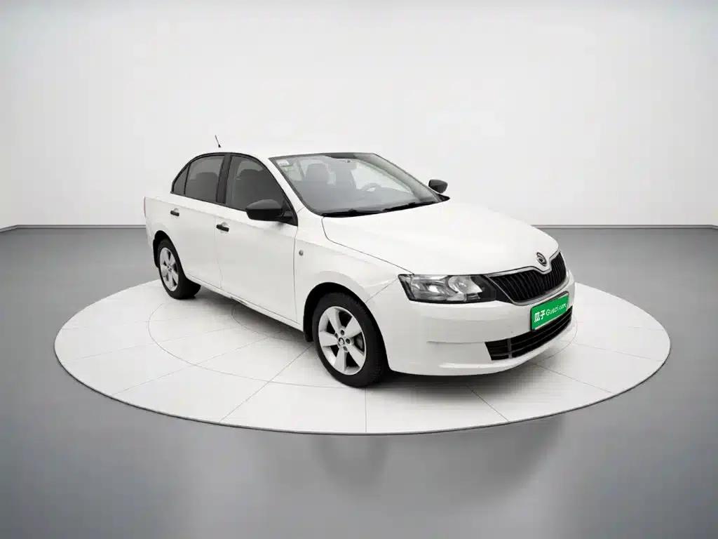 Rapid 2016 1.6L Manual Forward Edition — миниатюра 3