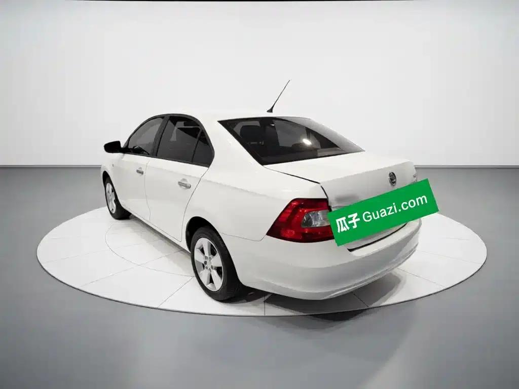 Rapid 2016 1.6L Manual Forward Edition — миниатюра 4