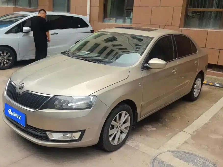 Rapid 2015 1.6L Automatic Smart Selection Model — миниатюра 1