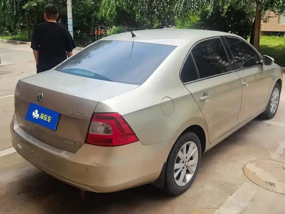 Rapid 2015 1.6L Automatic Smart Selection Model — миниатюра 2