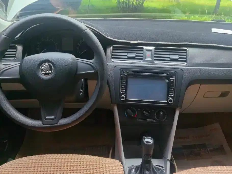 Rapid 2015 1.6L Automatic Smart Selection Model — миниатюра 11