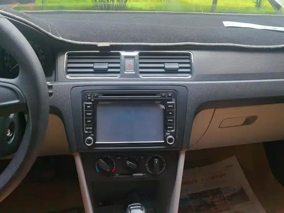 Rapid 2015 1.6L Automatic Smart Selection Model — миниатюра 12