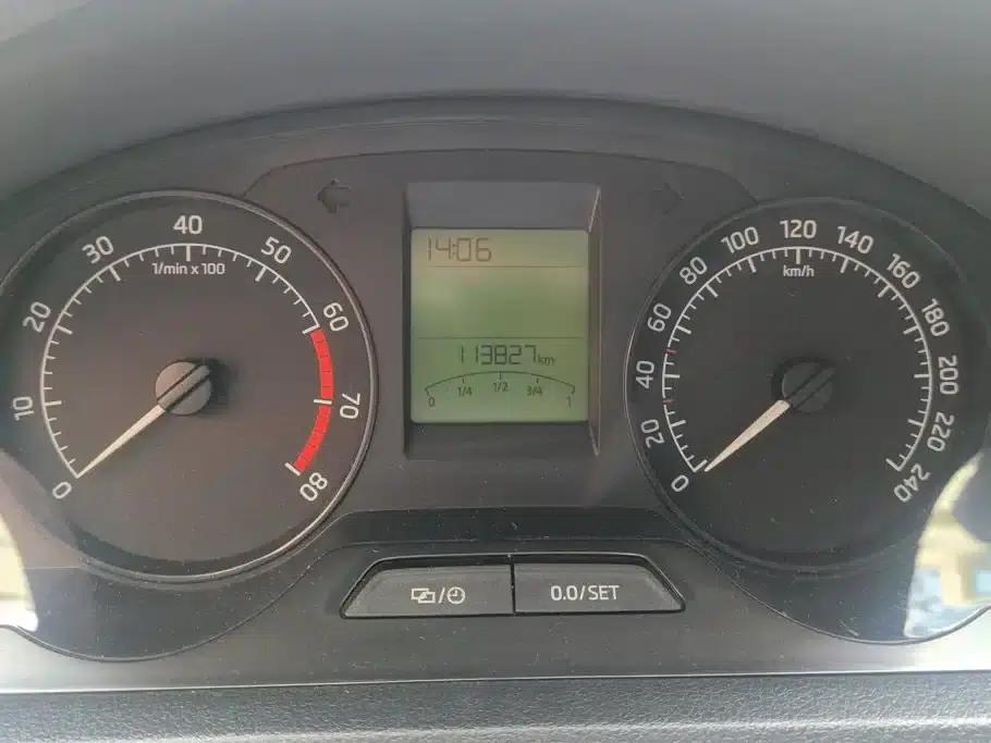 Rapid 2015 1.6L Automatic Smart Selection Model — миниатюра 13