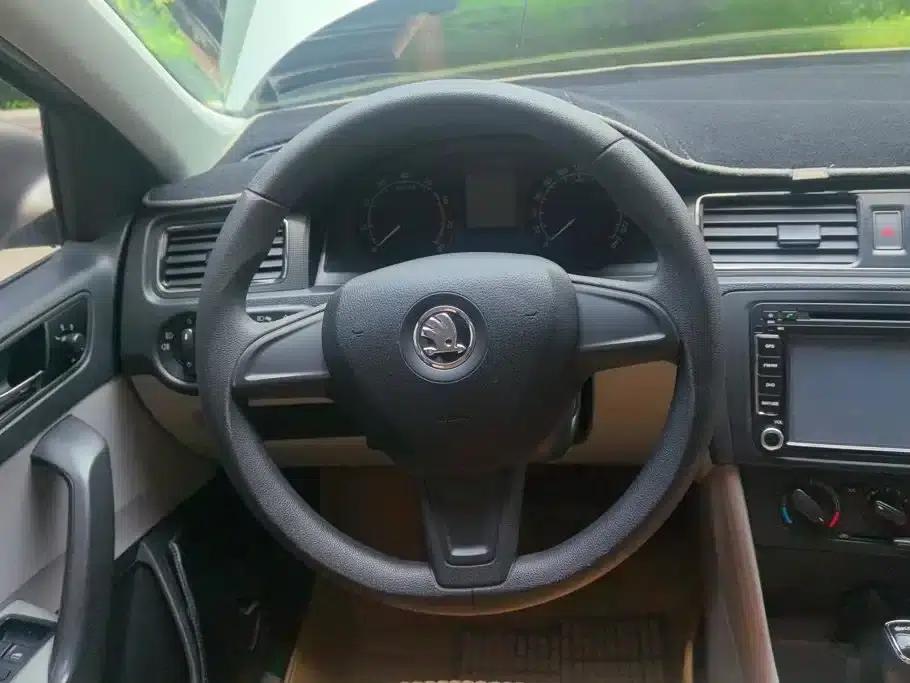 Rapid 2015 1.6L Automatic Smart Selection Model — миниатюра 14