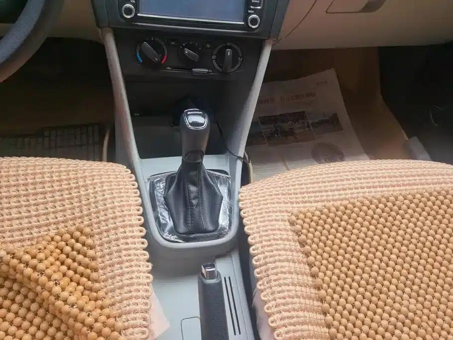 Rapid 2015 1.6L Automatic Smart Selection Model — миниатюра 15