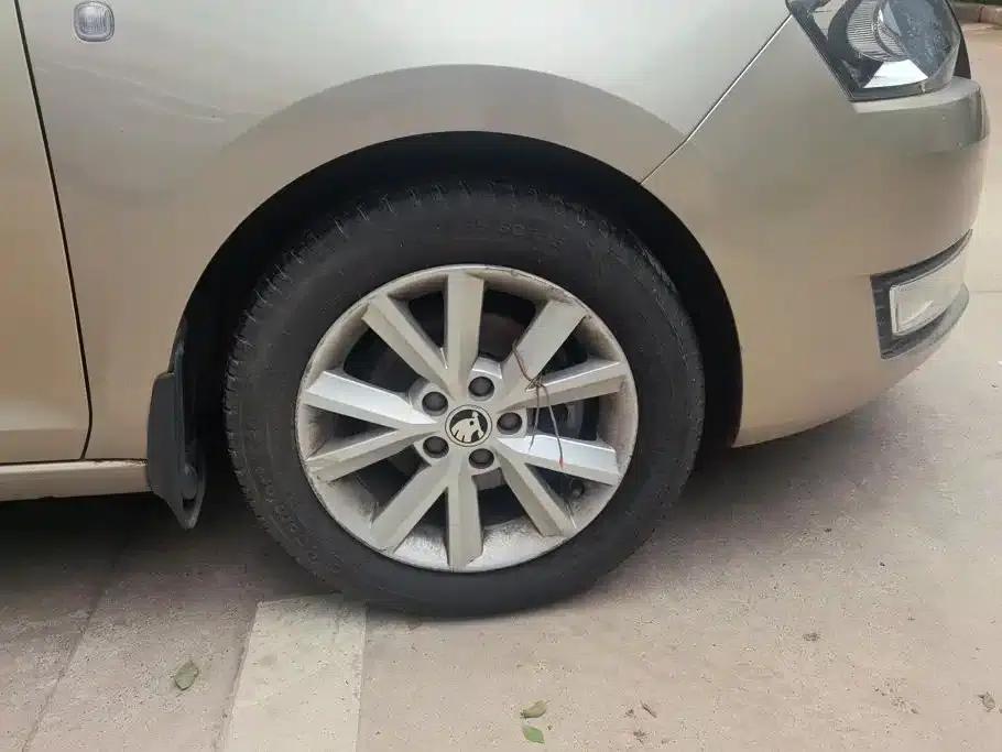 Rapid 2015 1.6L Automatic Smart Selection Model — миниатюра 5