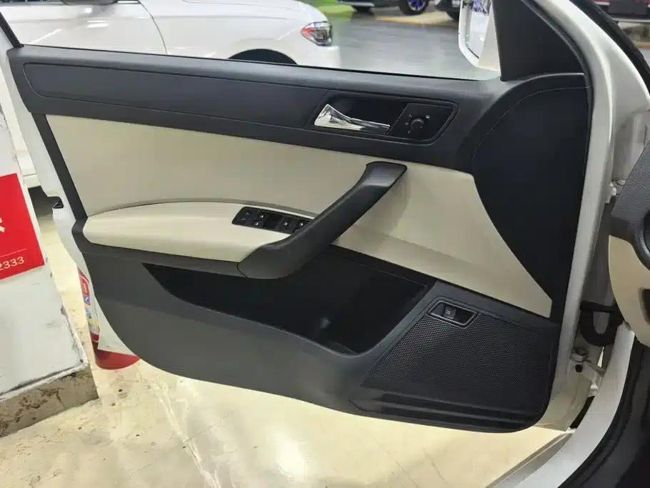 Rapid 2013 1.6L Automatic Smart Selection Model — миниатюра 7