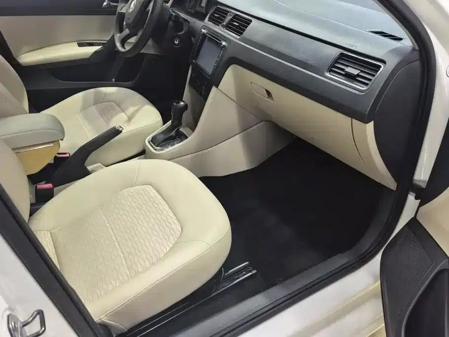 Rapid 2013 1.6L Automatic Smart Selection Model — миниатюра 8