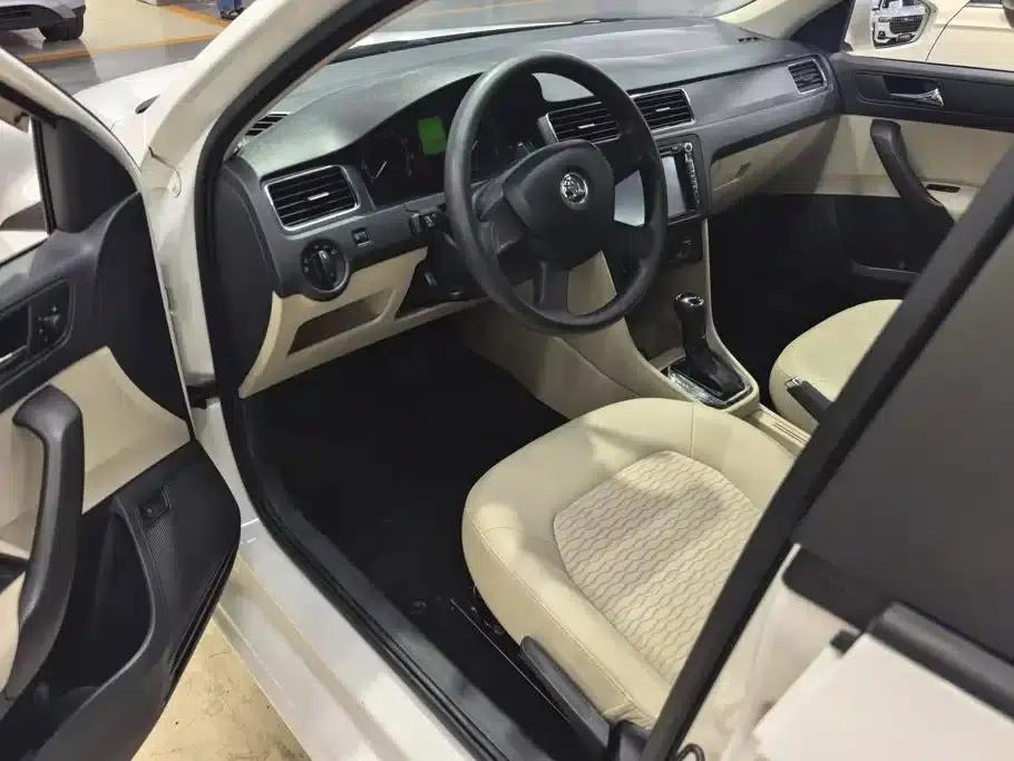 Rapid 2013 1.6L Automatic Smart Selection Model — миниатюра 9
