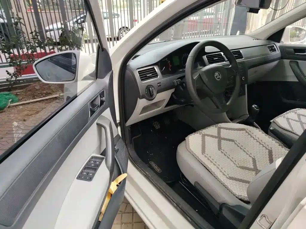 Rapid 2016 1.6L Manual Comfort Edition — миниатюра 14