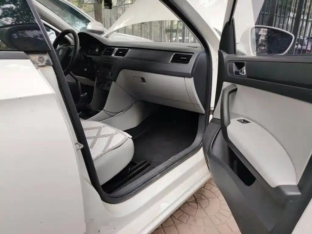 Rapid 2016 1.6L Manual Comfort Edition — миниатюра 20