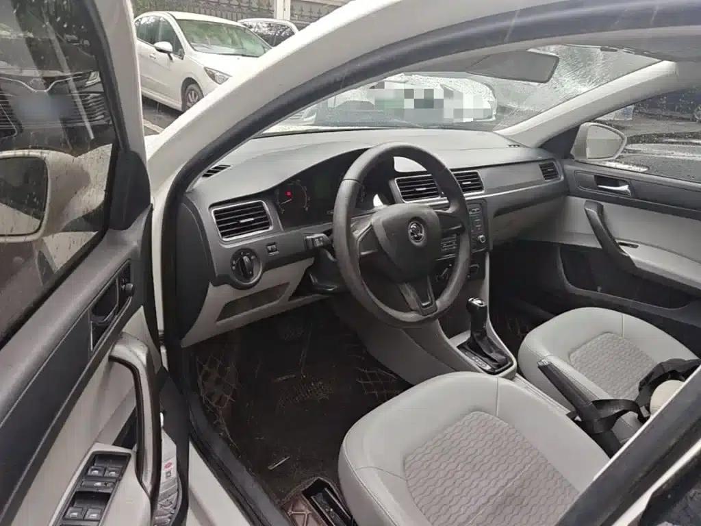Rapid 2016 1.6L Automatic Comfort Edition — миниатюра 16