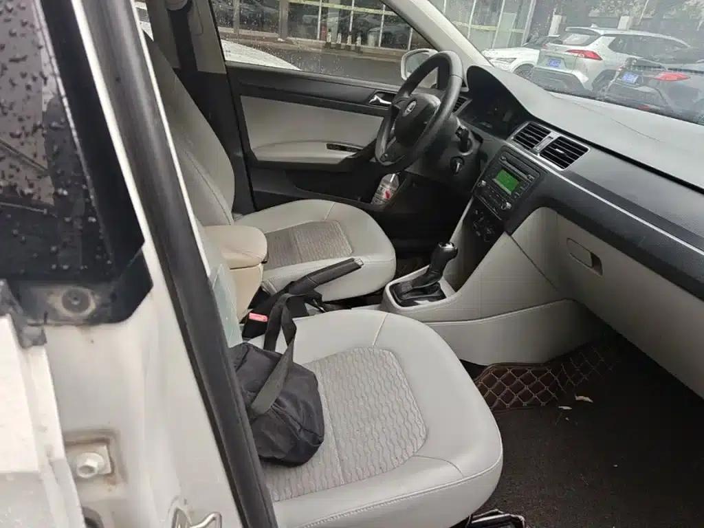 Rapid 2016 1.6L Automatic Comfort Edition — миниатюра 25