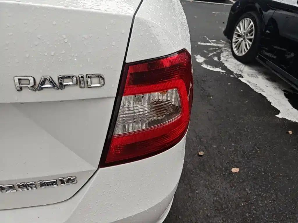 Rapid 2016 1.6L Automatic Comfort Edition — миниатюра 8