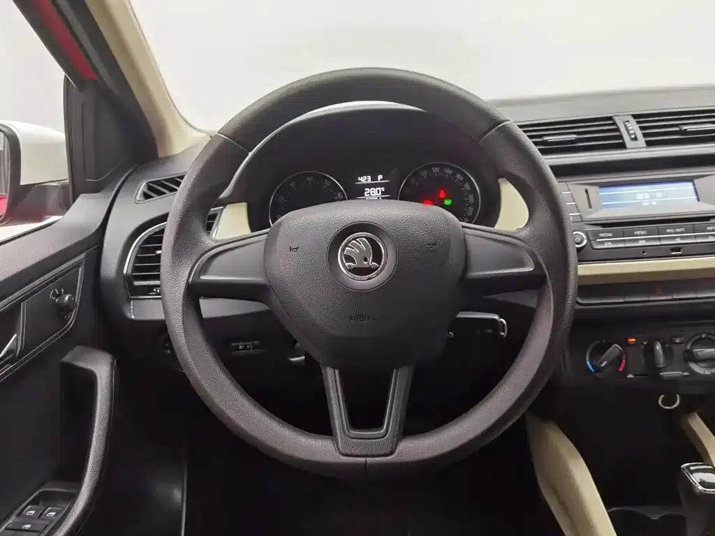 Fabia 2015 1.4L Automatic Comfortline — миниатюра 11
