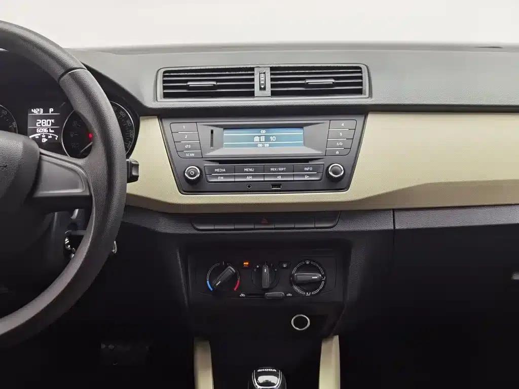Fabia 2015 1.4L Automatic Comfortline — миниатюра 12