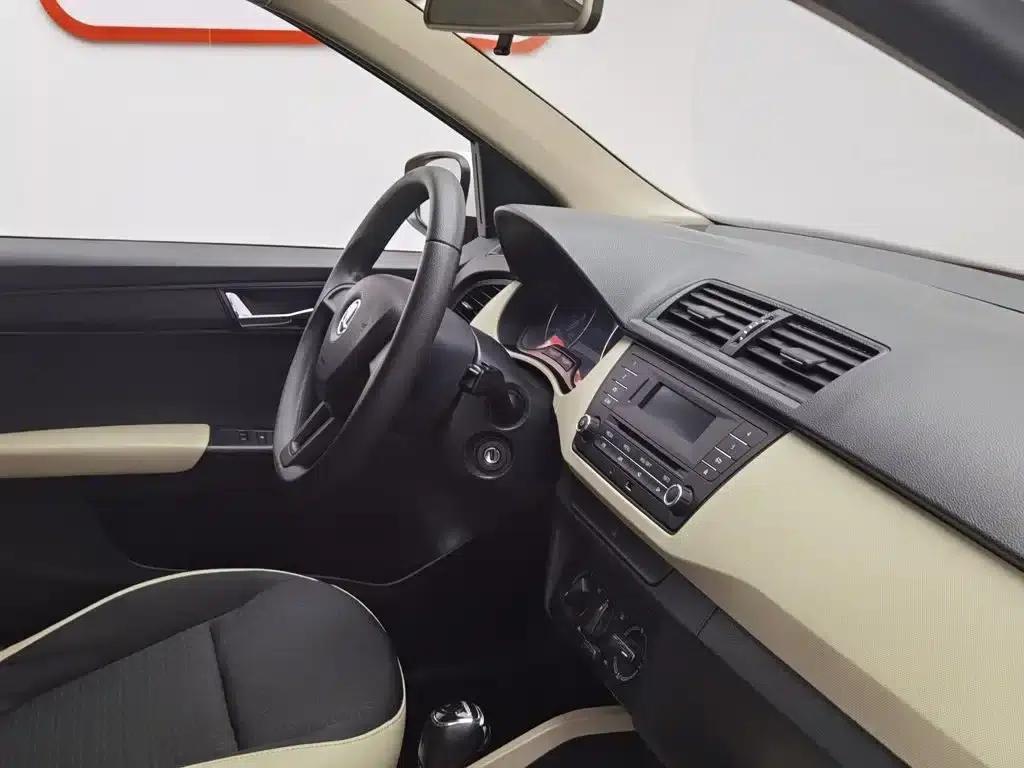 Fabia 2015 1.4L Automatic Comfortline — миниатюра 22