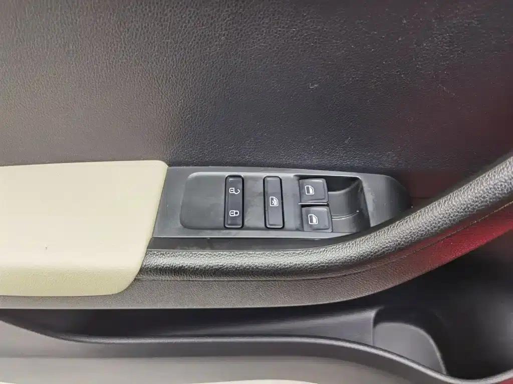 Fabia 2015 1.4L Automatic Comfortline — миниатюра 9