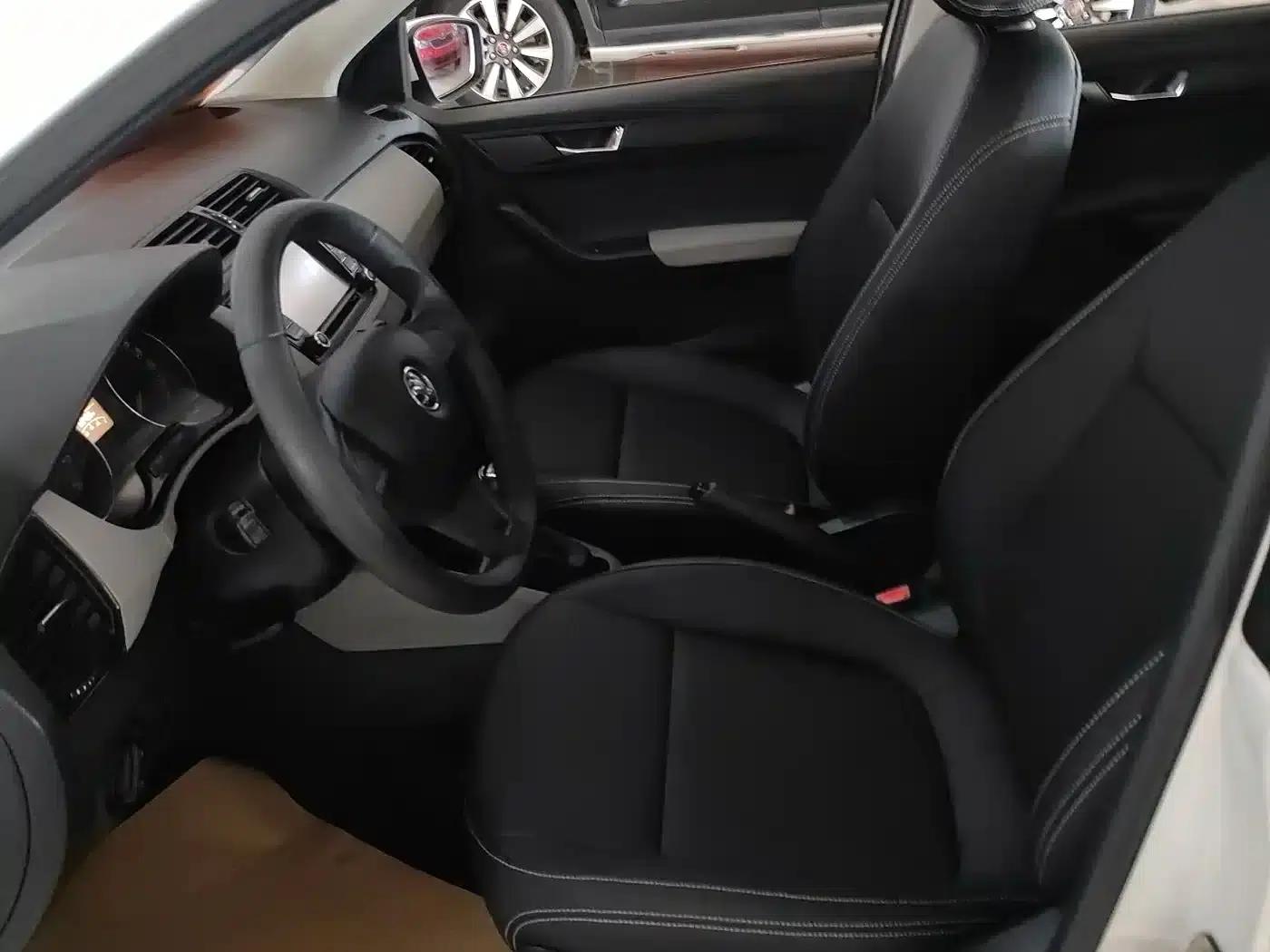 Fabia 2015 1.4L Automatic Comfortline — миниатюра 3