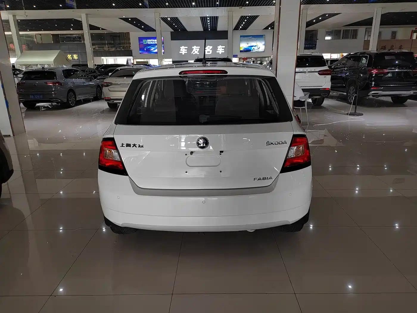 Fabia 2015 1.4L Automatic Comfortline — миниатюра 8