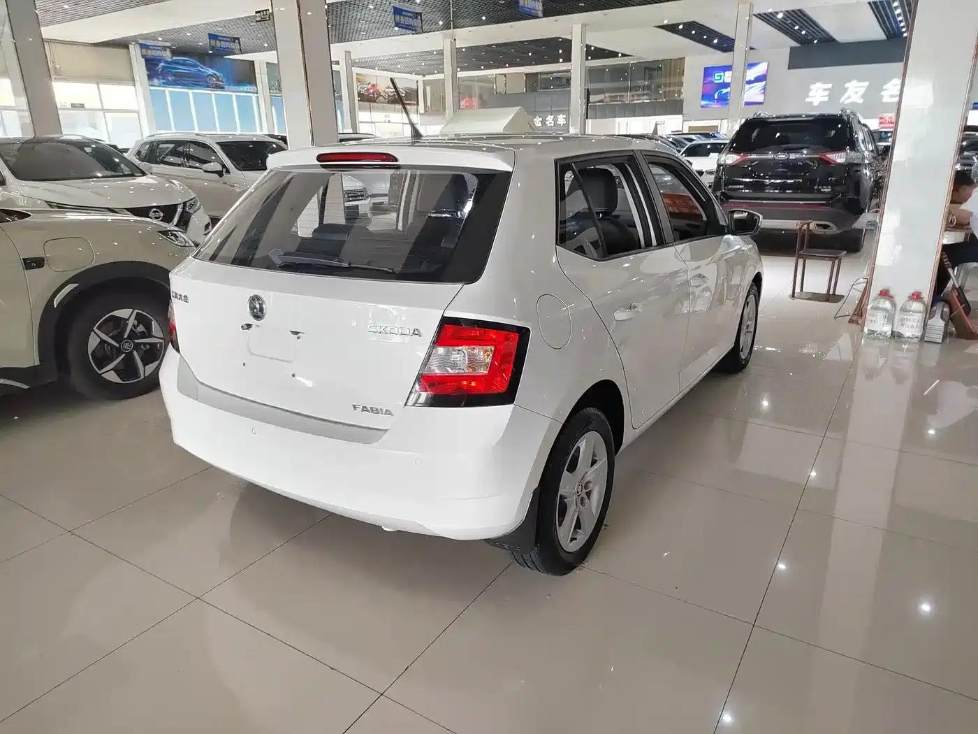 Fabia 2015 1.4L Automatic Comfortline — миниатюра 9