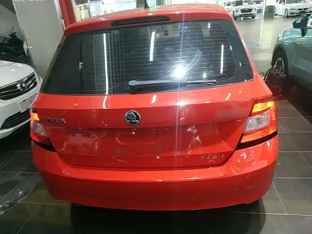 Fabia 2016 1.4L Automatic Enjoy Edition — миниатюра 6
