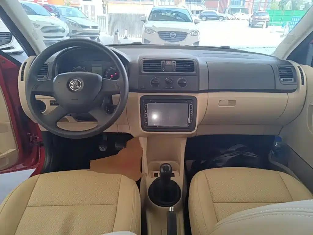 Fabia 2014 1.4L Manual Crystal Edition — миниатюра 10
