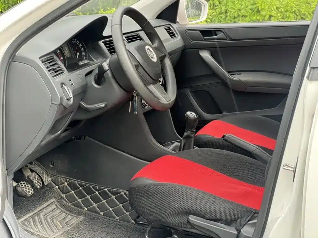 Rapid Spaceback 2016 Facelift 1.6L Manual Forward Edition — миниатюра 13
