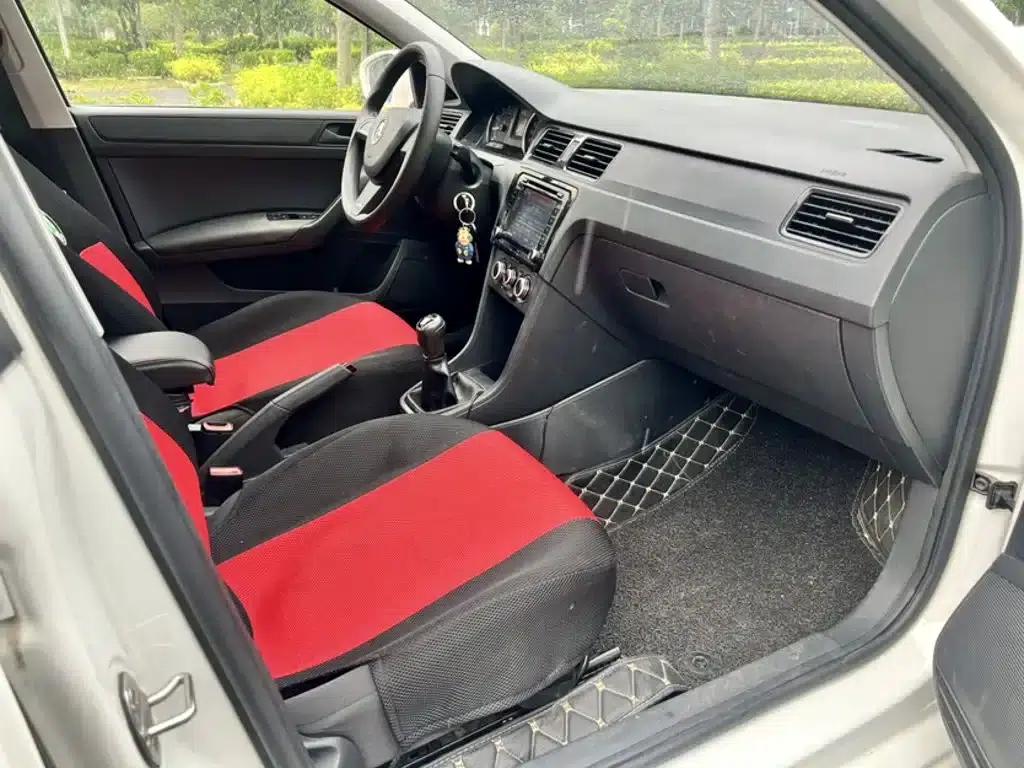 Rapid Spaceback 2016 Facelift 1.6L Manual Forward Edition — миниатюра 15