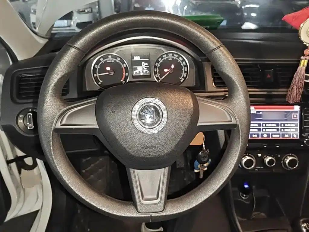 Rapid Spaceback 2016 Facelift 1.6L Manual Forward Edition — миниатюра 3