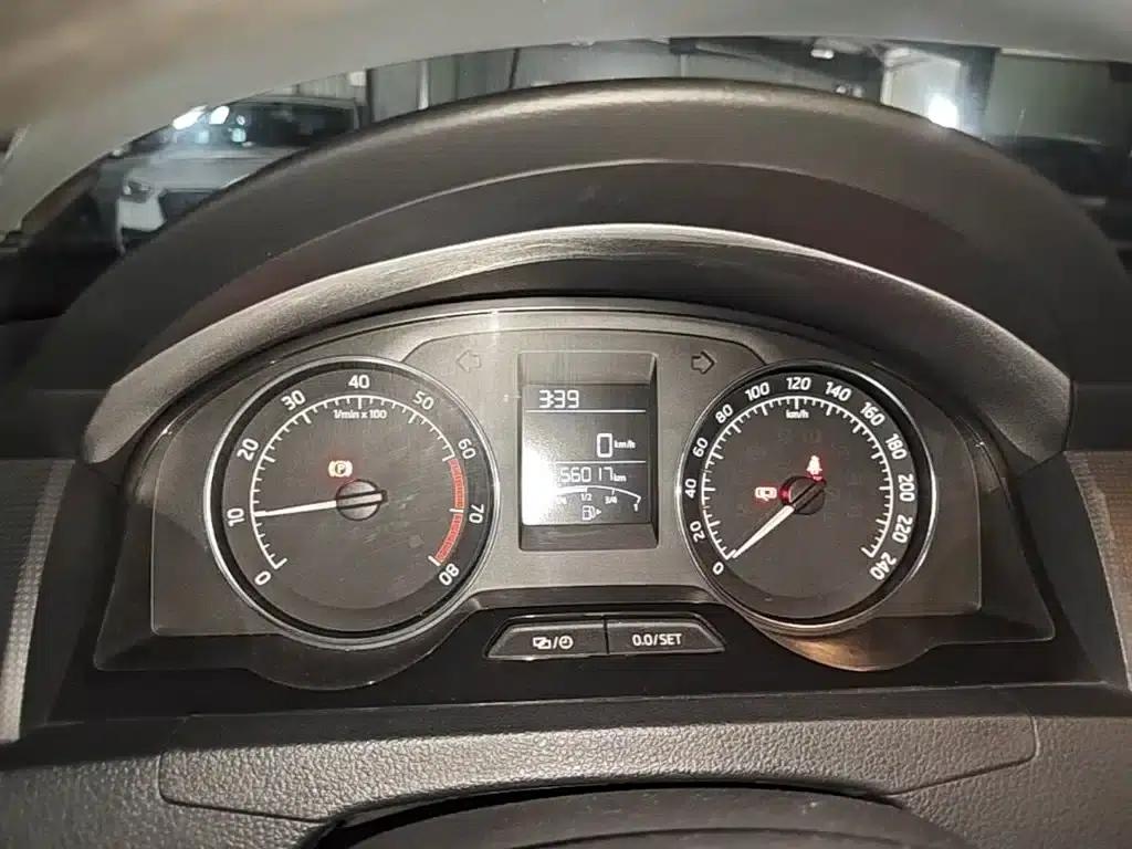 Rapid Spaceback 2016 Facelift 1.6L Manual Forward Edition — миниатюра 4