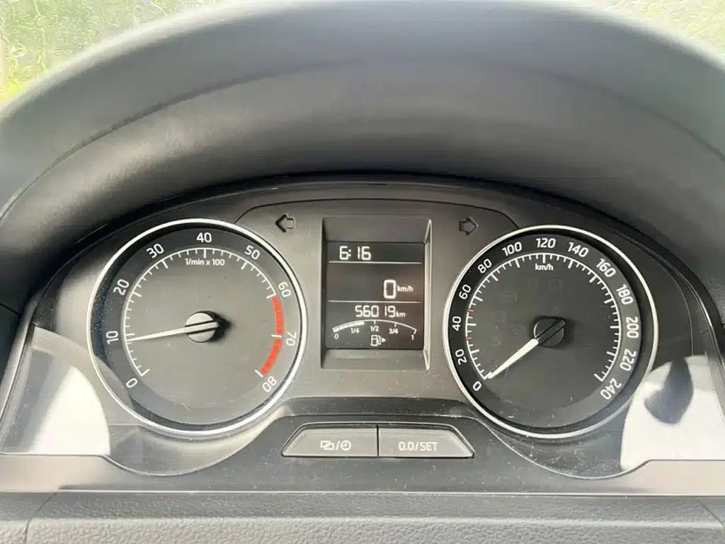 Rapid Spaceback 2016 Facelift 1.6L Manual Forward Edition — миниатюра 5