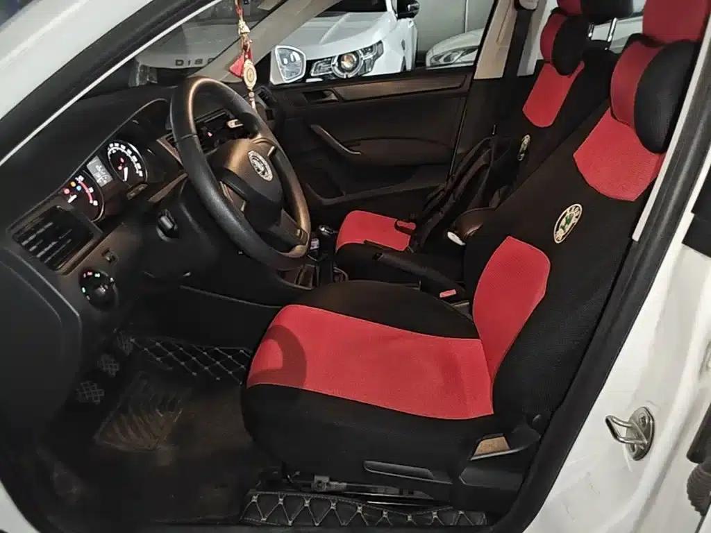 Rapid Spaceback 2016 Facelift 1.6L Manual Forward Edition — миниатюра 8