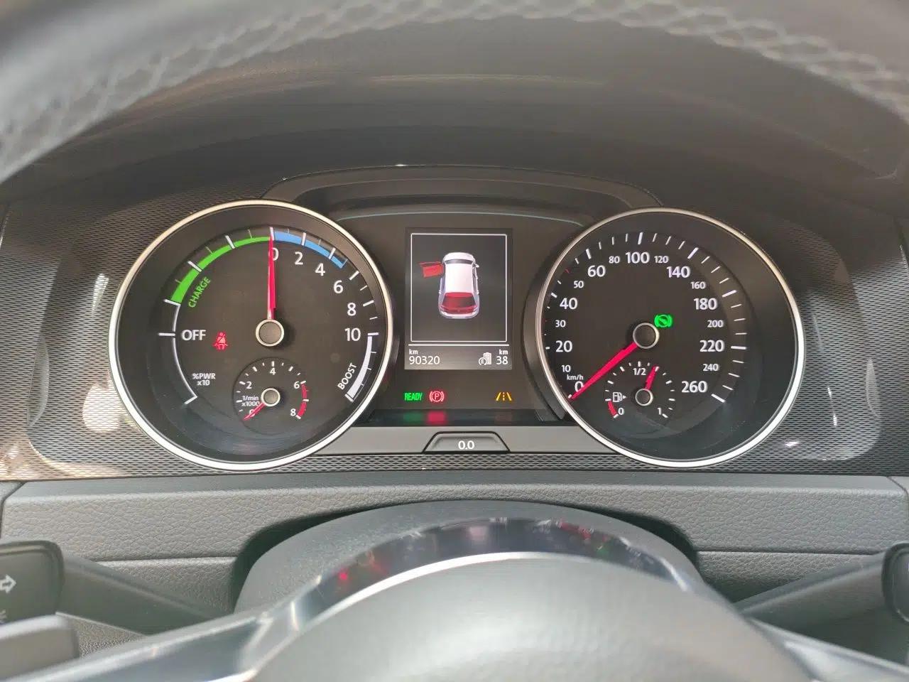 Volkswagen Golf New Energy 2015 GTE model — миниатюра 11