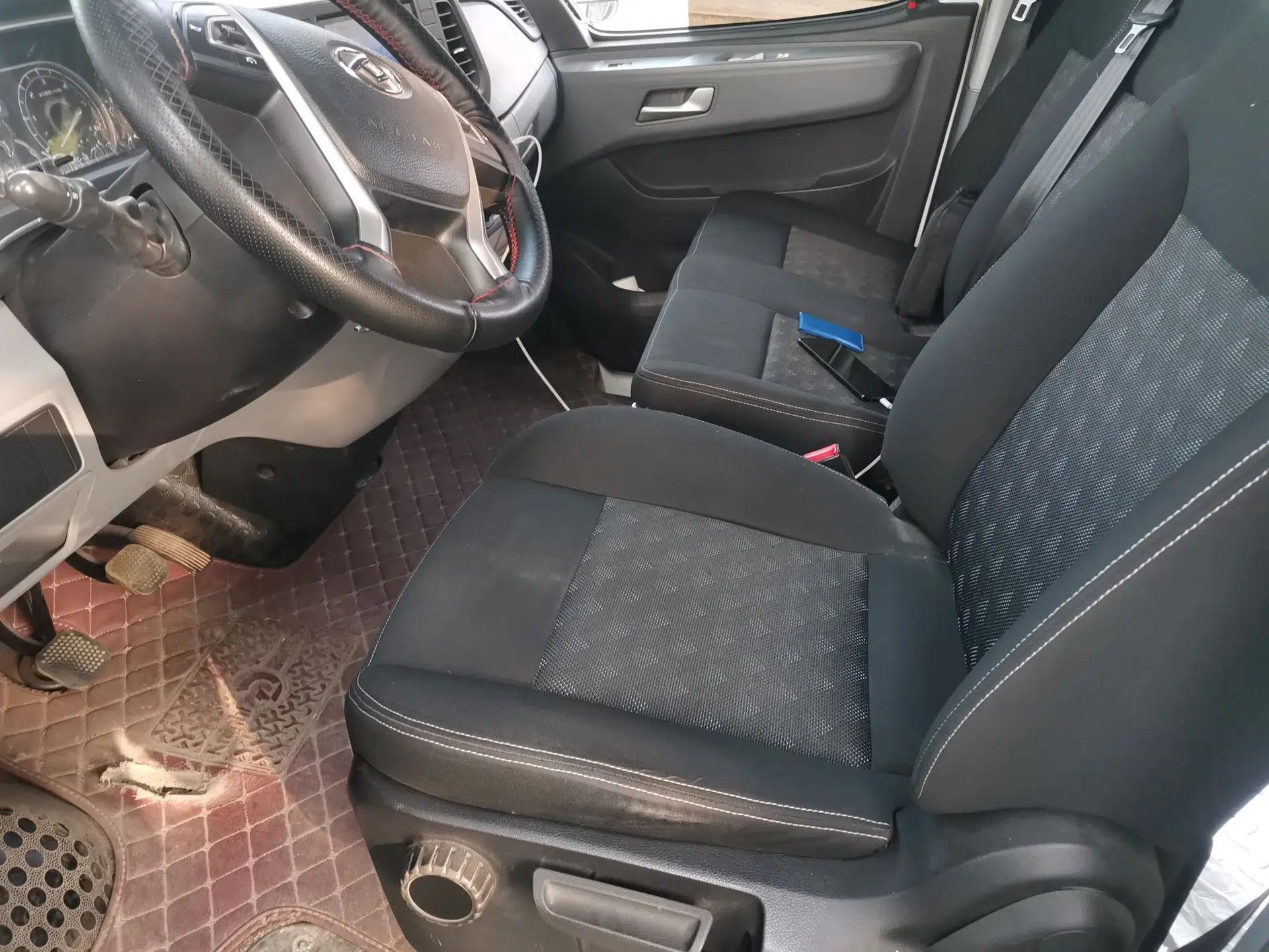SAIC MAXUS Xintu V80 2021 2.0T Manual Classic Aoyuntong Short Wheelbase Ultra-Low Roof 5/6-Seater — миниатюра 15